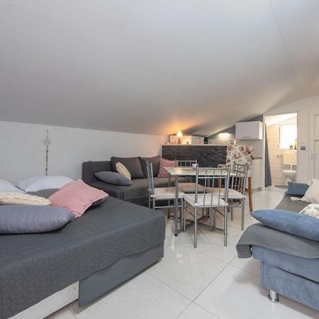 Apartments Mil - 30 M From Beach 리바리차 외부 사진