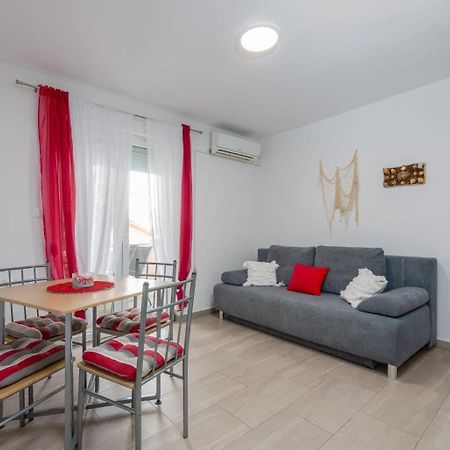Apartments Mil - 30 M From Beach 리바리차 외부 사진